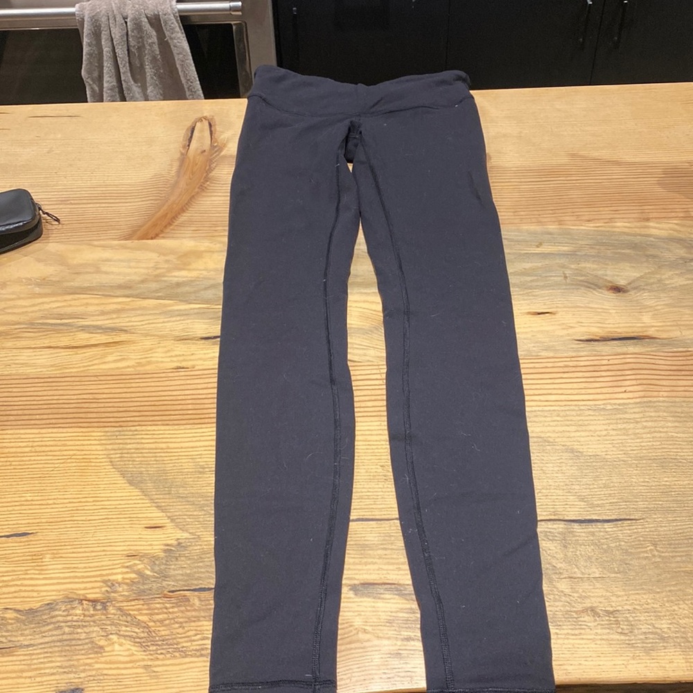 LULULEMON SIZE 4 LOW RISE LEGGINGS